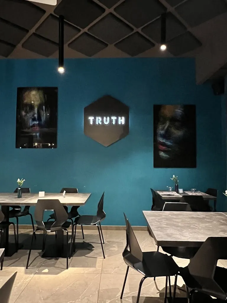 Truth - Mixology & Kitchen restaurant in Conversano