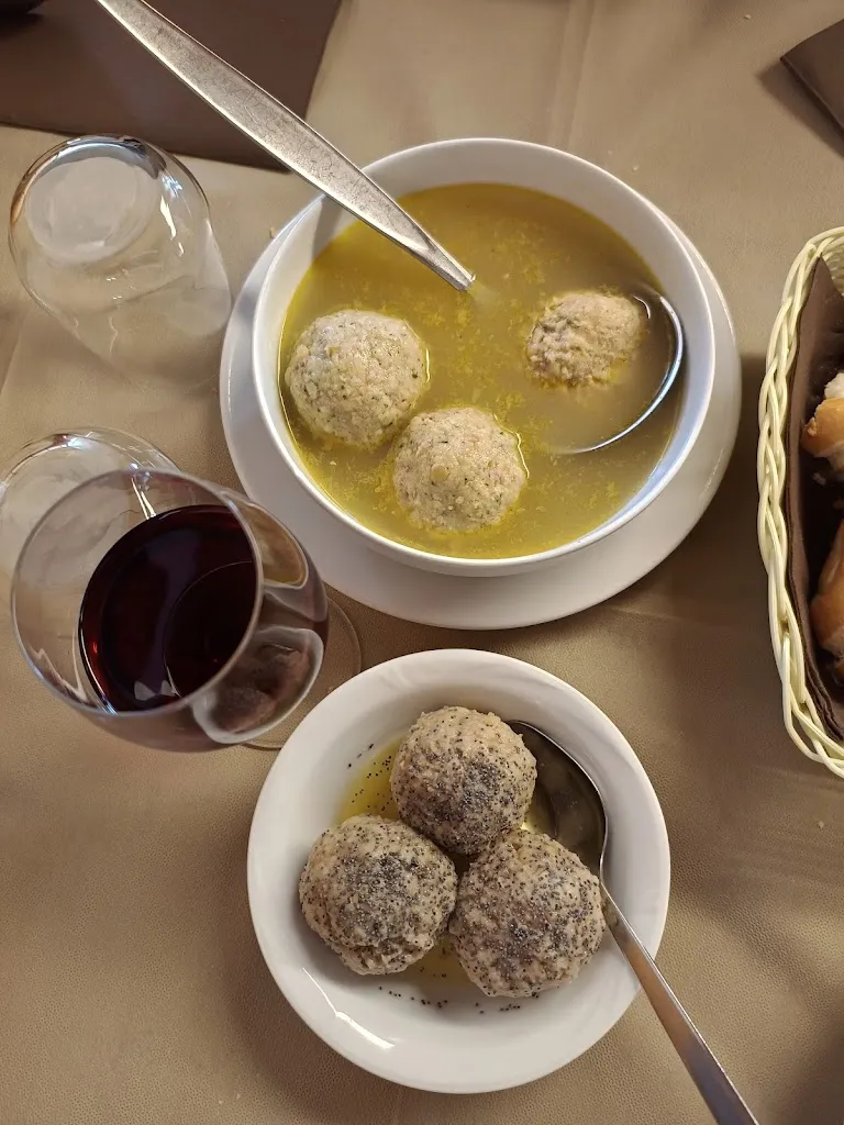 OSCAR M._Bar Ristorante Rossi - Platzbirt_Luserna_Bewertung