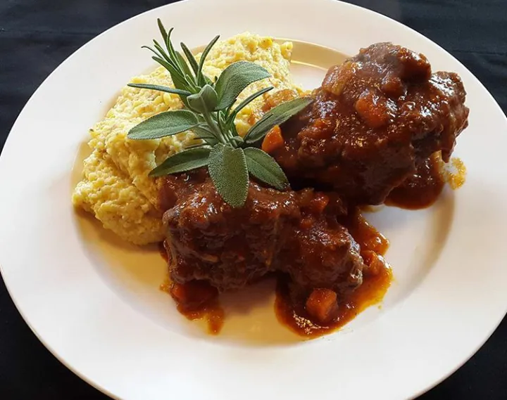 Lo Chalet Steakhouse_Maglione-Crosa_slider_image_2