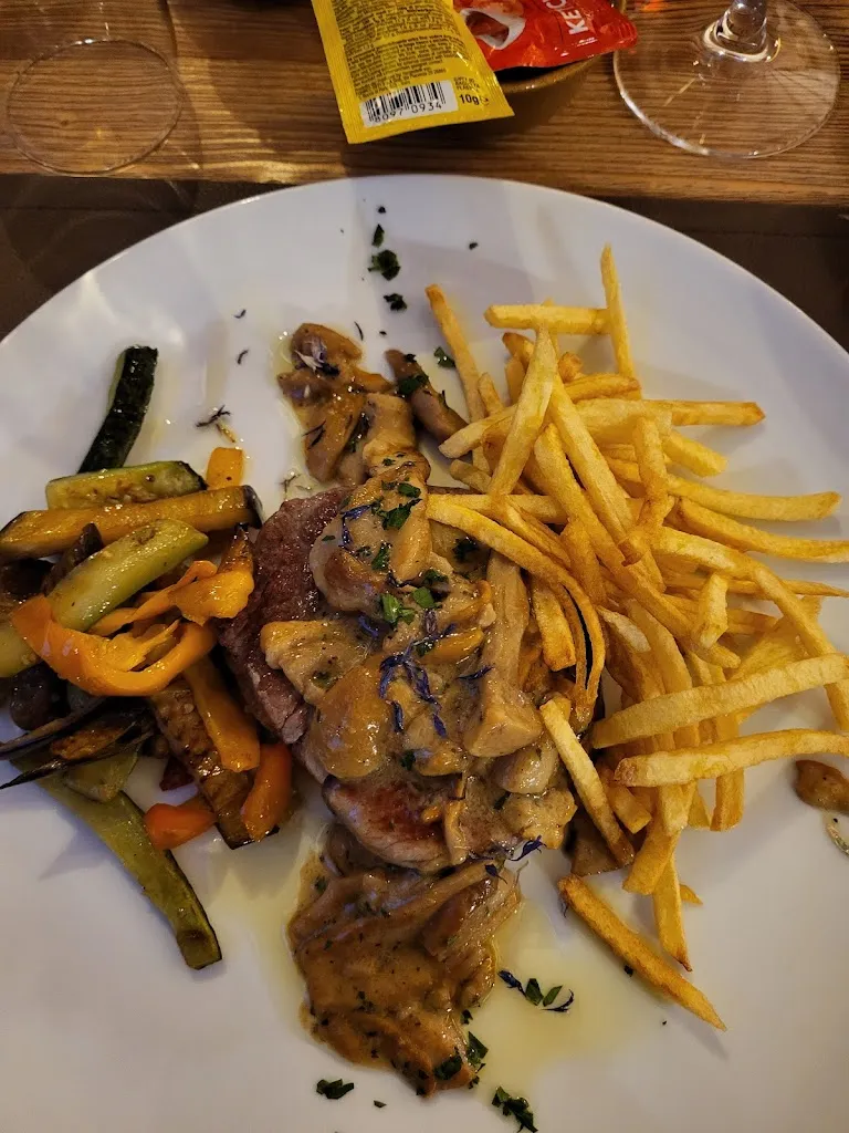 Rachel walsh_Taverna Del Rosa_Macugnaga_review