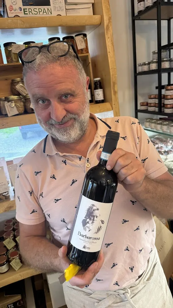 Oksana Kryukov_Dalla dispensa la bottega con I tavoli_Macugnaga_review