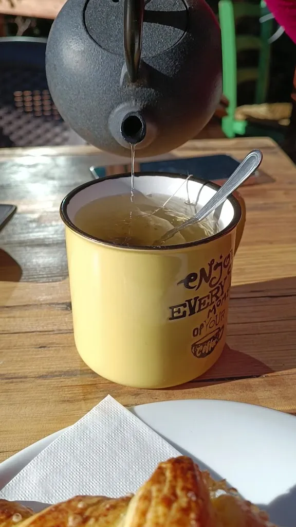 simone lepore_Dalla dispensa la bottega con I tavoli_Macugnaga_review