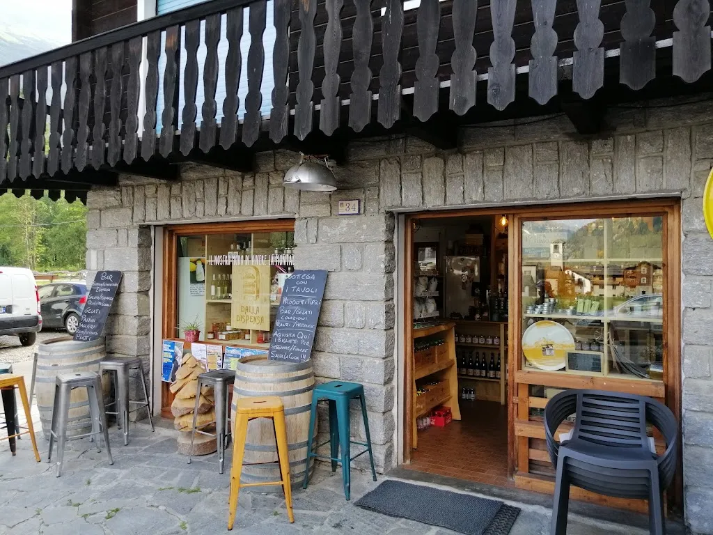 Dalla dispensa la bottega con I tavoli restaurant in Macugnaga