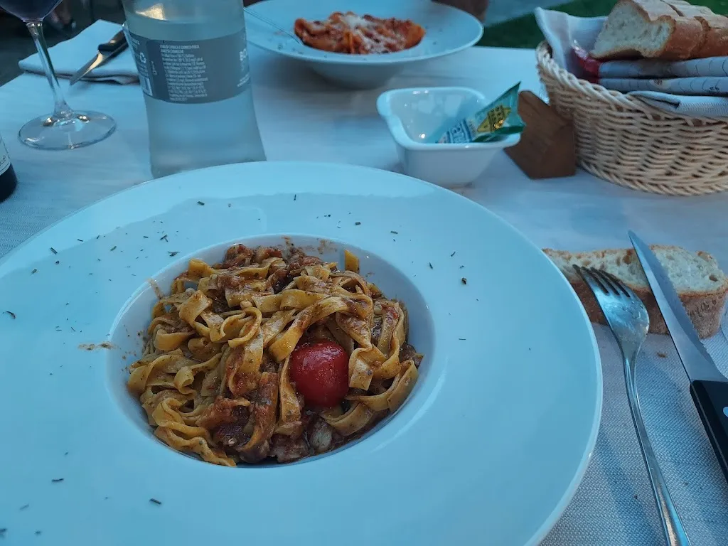 Daniela Maler-Zakova_Borgo Nuovo_Albergo Winebar Ristoro_Marene_review