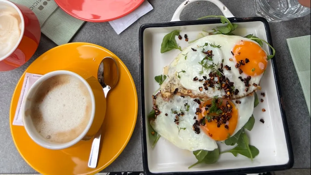 Hannah Strassl_Bistro by Backificio_Merana_review