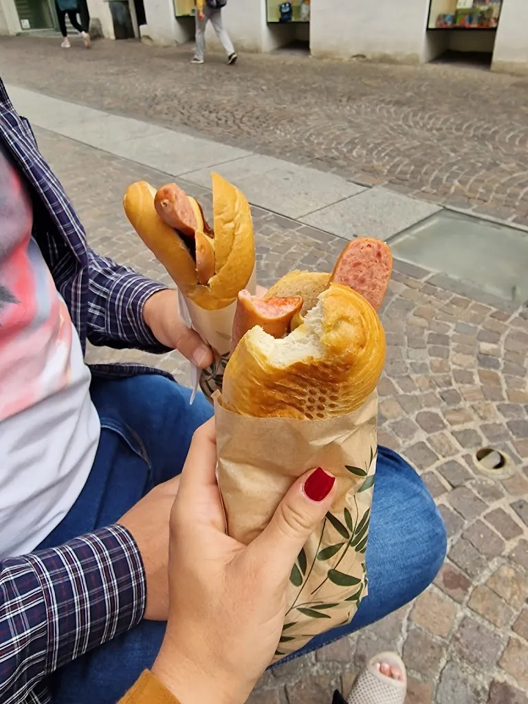 Christopher Modica_Würstelstand Pfarrplatz Meran_Merana_review