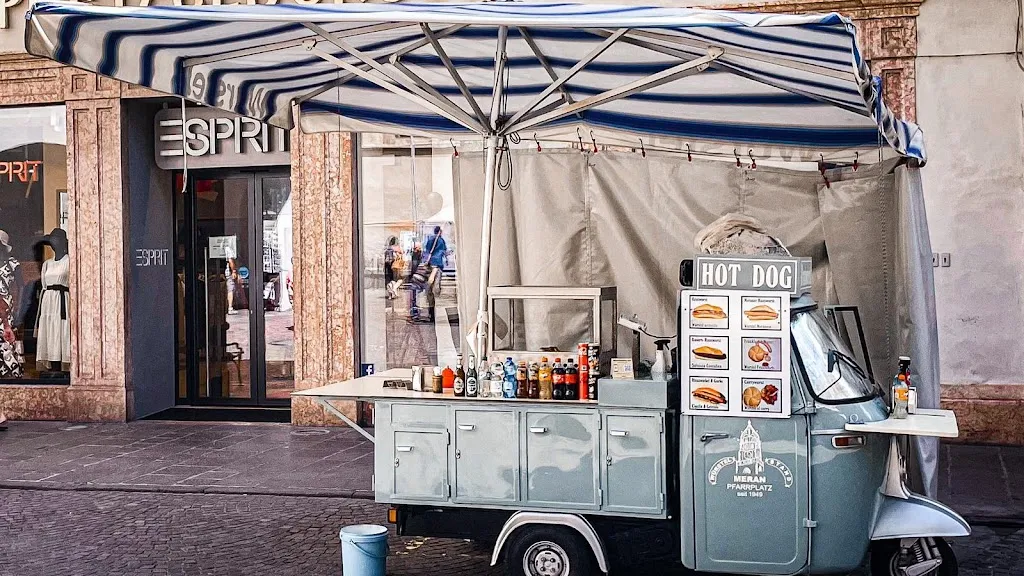 Würstelstand Pfarrplatz Meran_Merana_slider_image_2