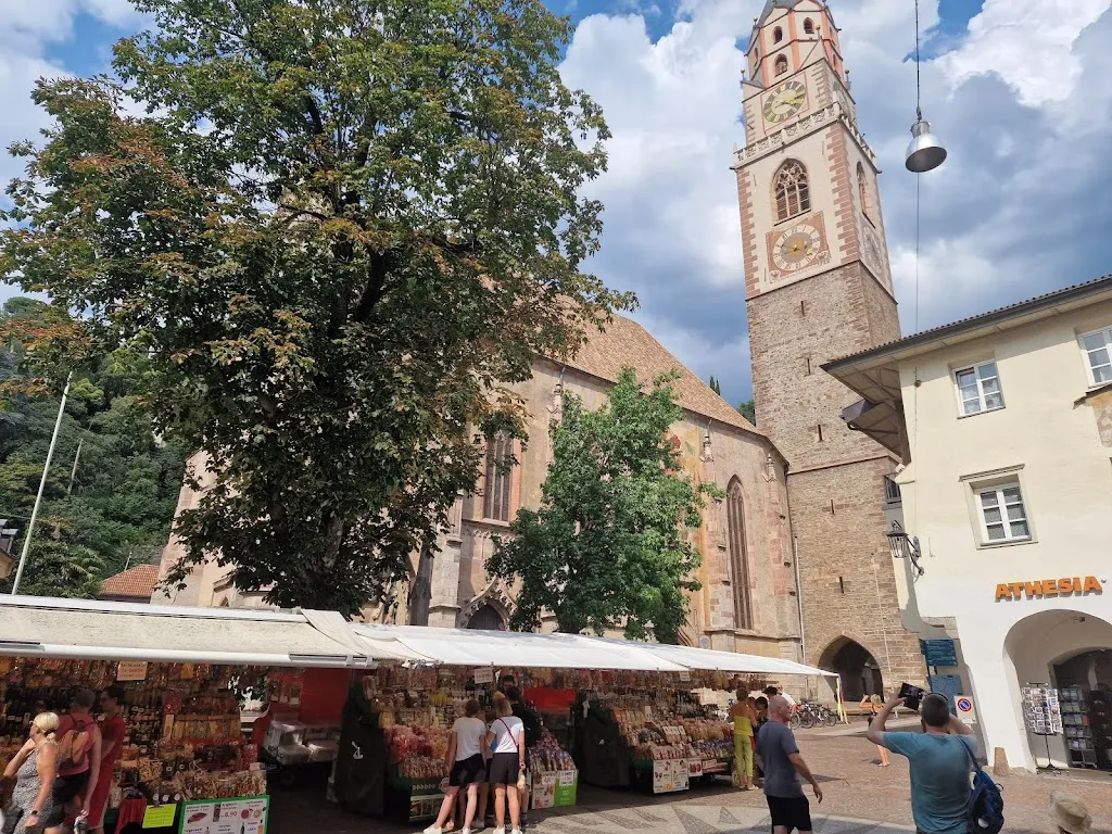 Würstelstand Pfarrplatz Meran_Merana_slider_image_3