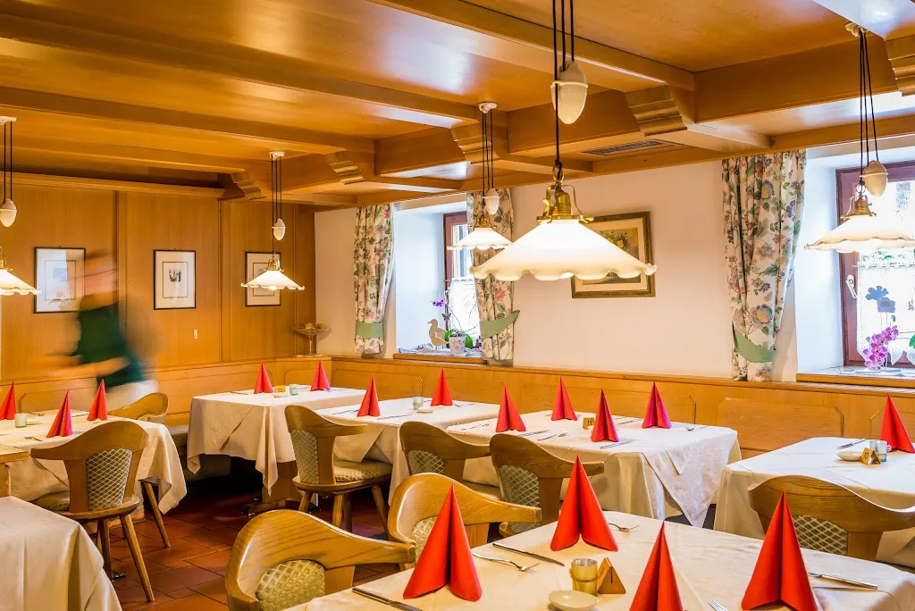 Mösl restaurant in Merana