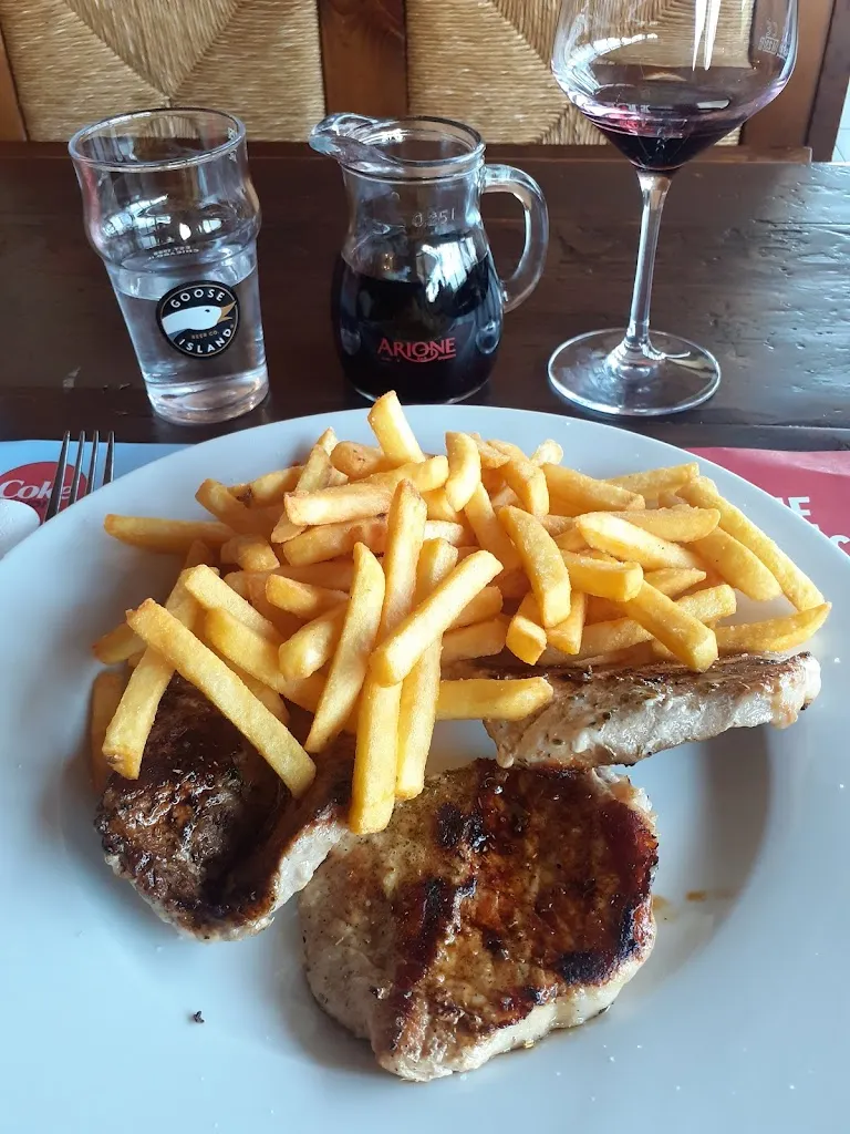 Mark Flour_Bar Tabacchi Birreria Pizzeria New Gallery_Mombaldone_review