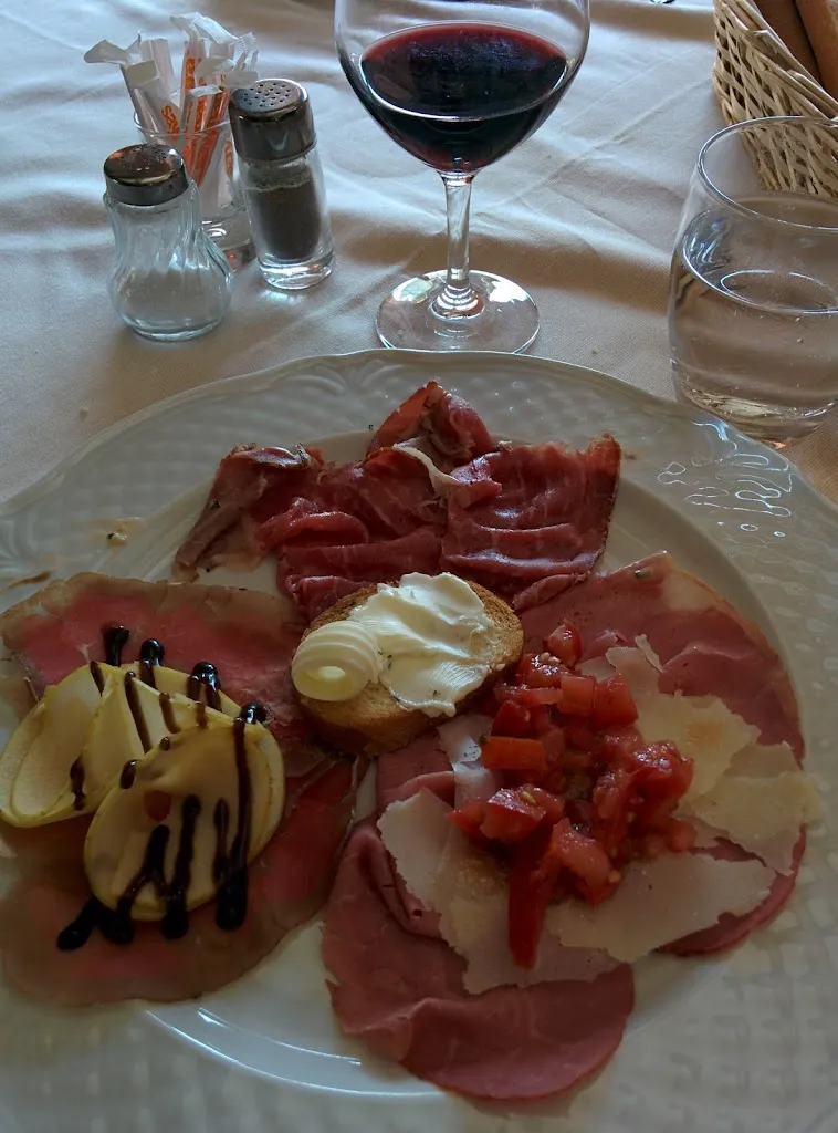 Omry Arpaly_Da Camillo_Mompantero_review