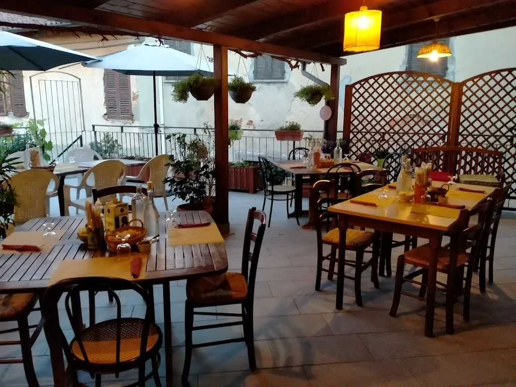 Caffe' La Mimosa restaurant in Monale
