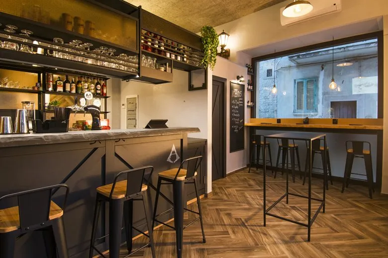 Ichos Pub restaurant in Conversano