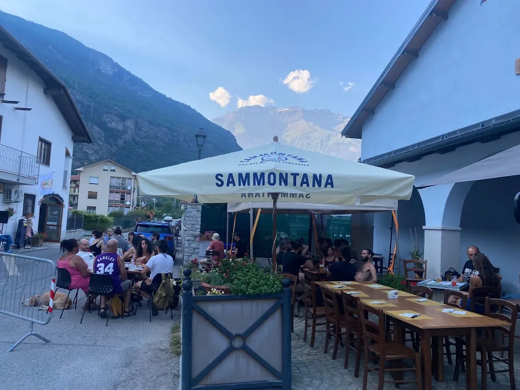 Trattoria Bar San Martino restaurant in Moncenisio