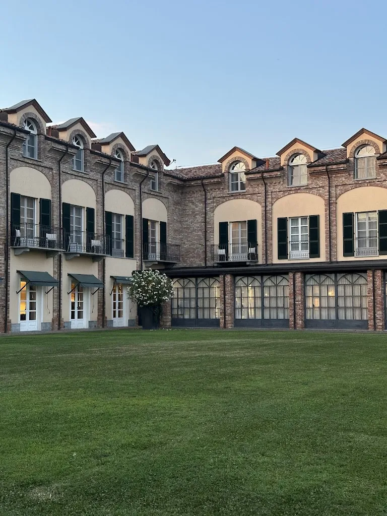 Antonia Zoë Strunk_SPINEROLA Hotel Nidum, Restaurant Godezia, SPA Arborea_Moncalvo_review