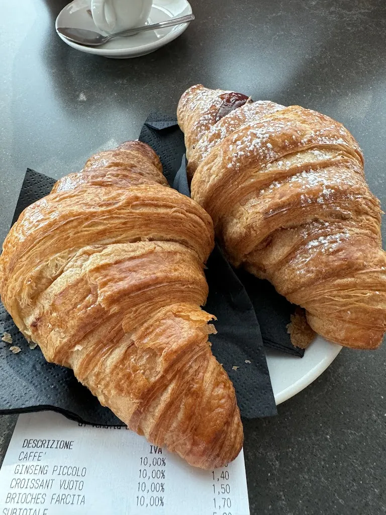 Michela Sabou_Bar Tavola Calda La Veranda Caffè_Moncrivello_review