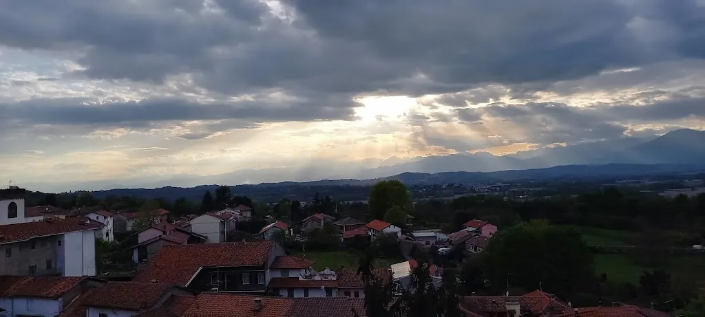 Naima Fathi Tagiuri_Moncrivello Castle_Moncrivello_Bewertung