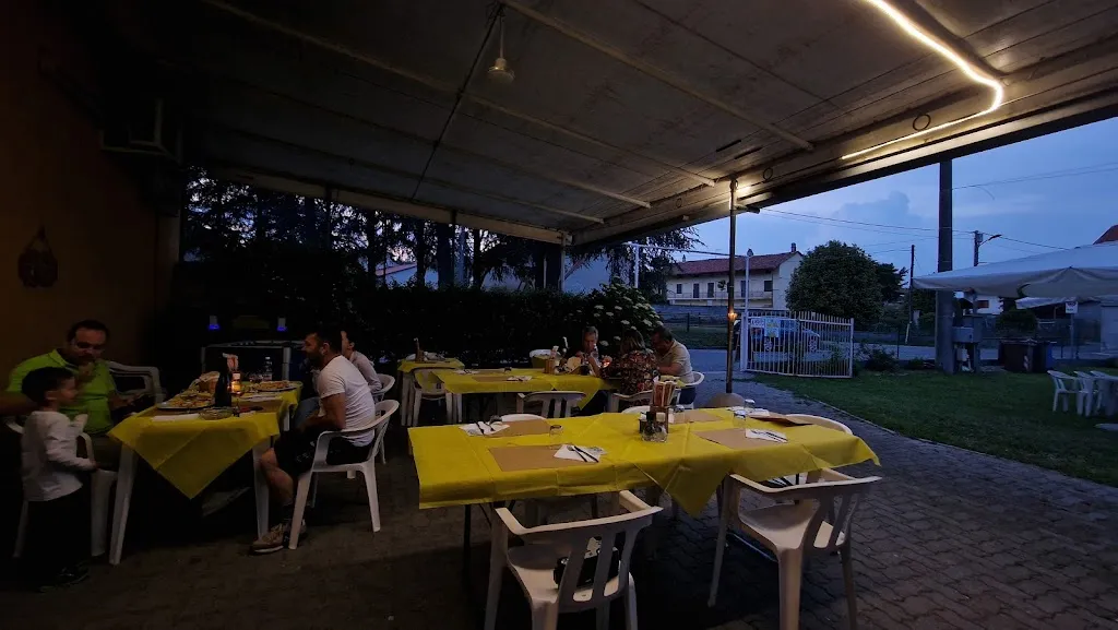 Circolo A.n.c.o.s. "Il Chiosco" restaurant in Moncrivello