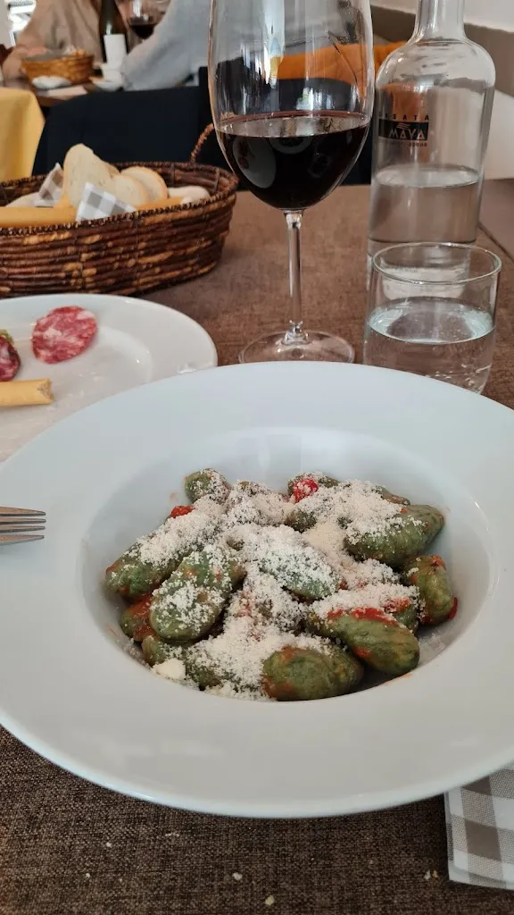 Luca Tarozzi_Le Vinaie Enoteca In Monleale_Monleale_review