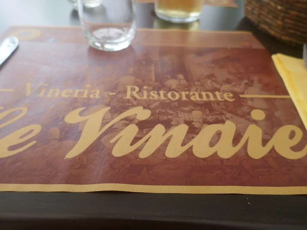 Ross Lelli_Le Vinaie Enoteca In Monleale_Monleale_review