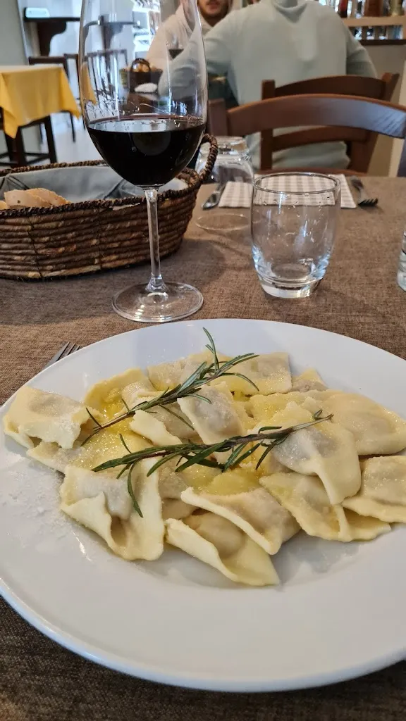 Le Vinaie Enoteca In Monleale_Monleale_slider_image_3