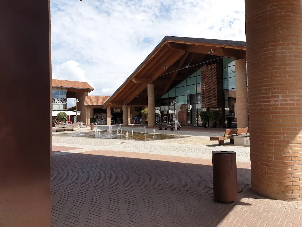 Anastasia Tretjakova_Mondovicino Outlet Village_Mondovì_review