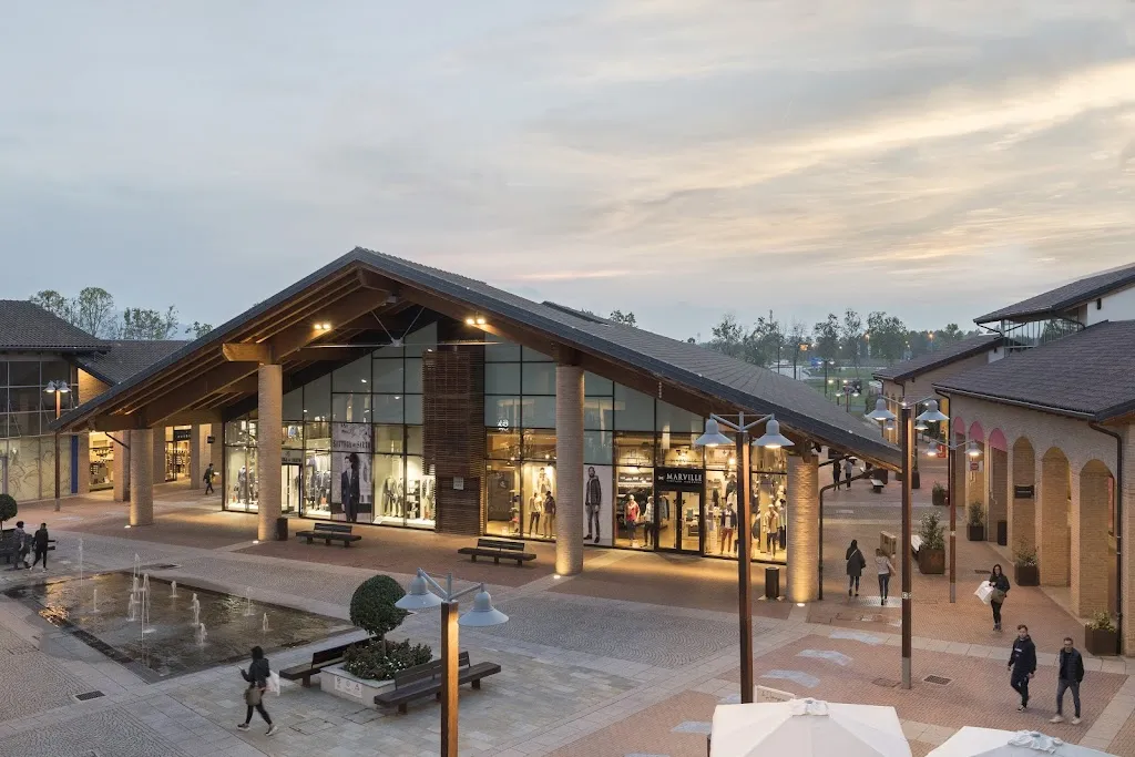 Mondovicino Outlet Village restaurant in Mondovì