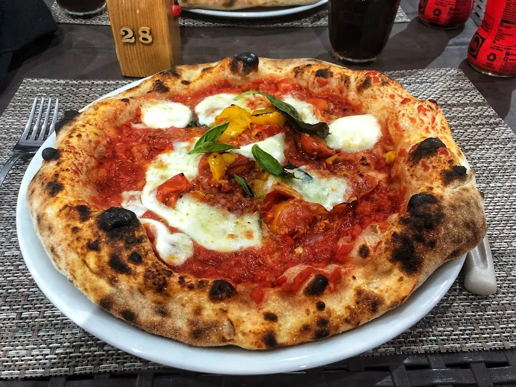 Mercedes Topiary_LE COCCINELLE | Pizzeria Antrona_Montescheno_review