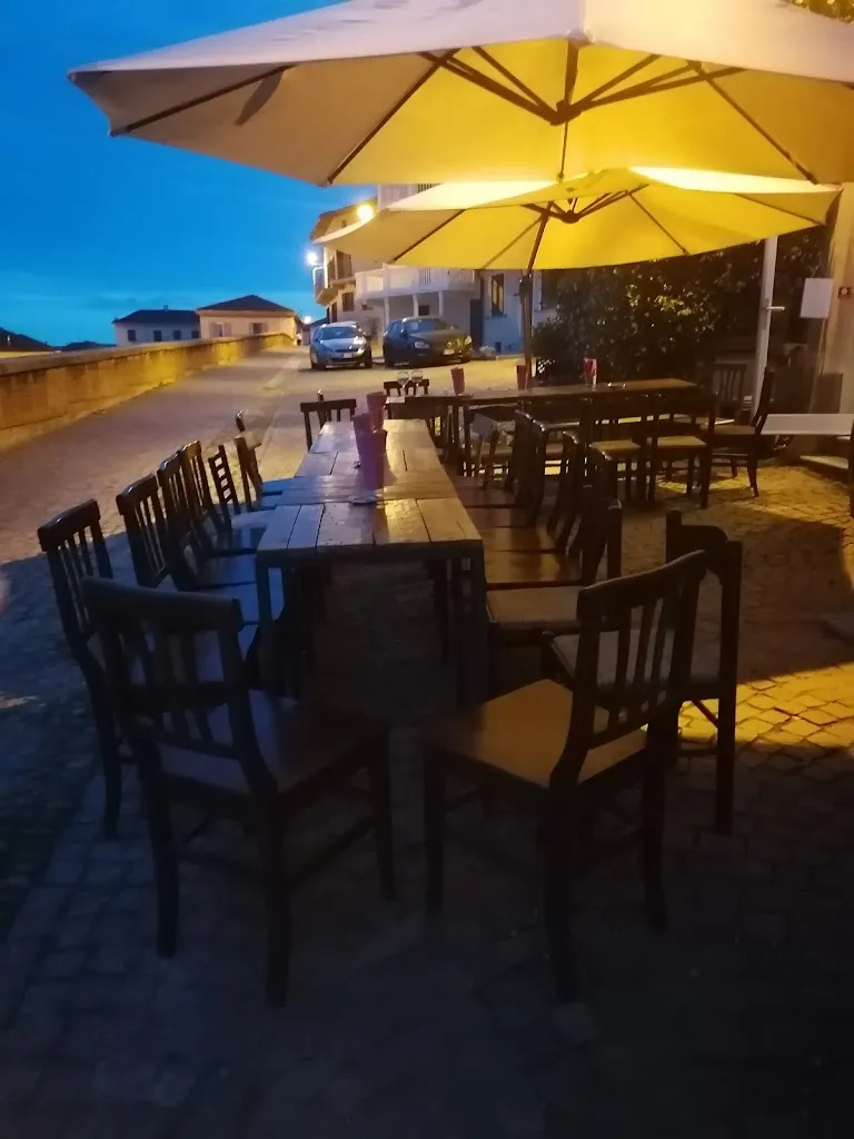 Apedivino restaurant in Montemagno