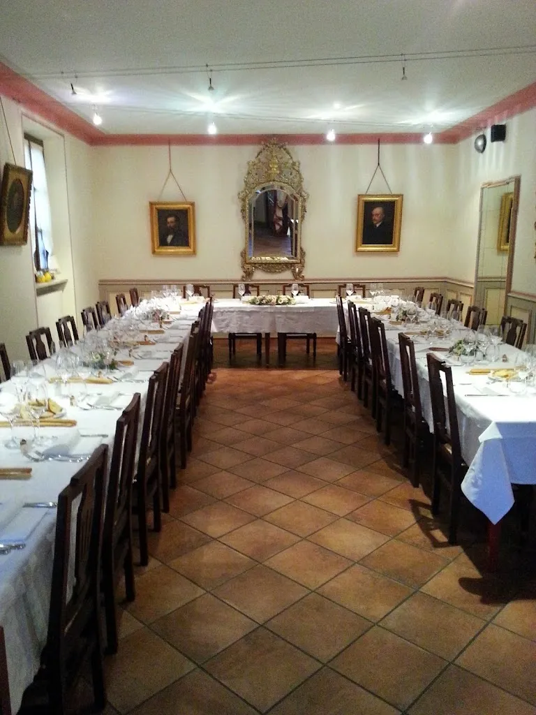 Trattoria In Piazza restaurant in Montelupo Albese