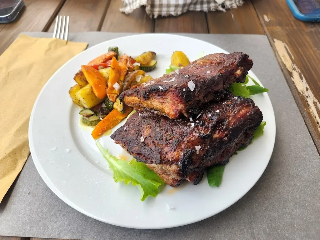 Jeff Smith_BarBees_Montelupo Albese_review