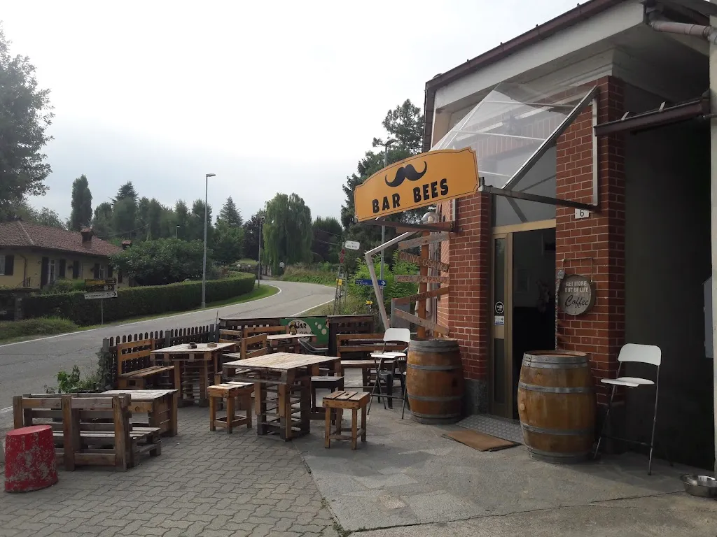 BarBees restaurant in Montelupo Albese