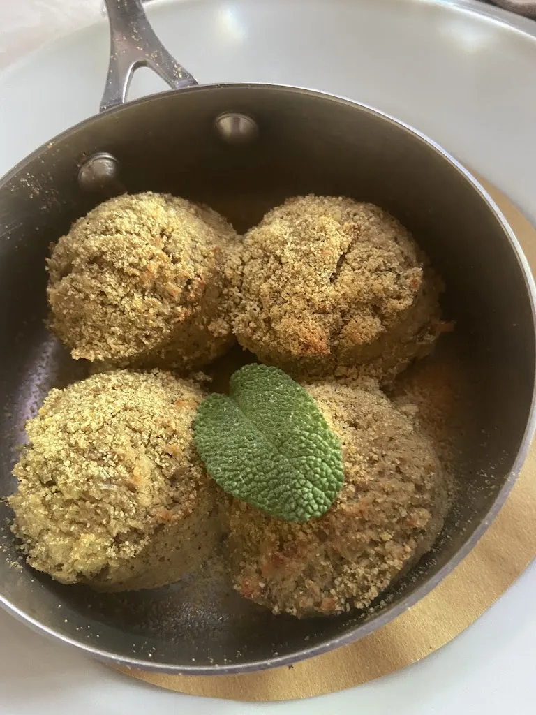 Alex Leonard_Ca' del Lupo_Montelupo Albese_review