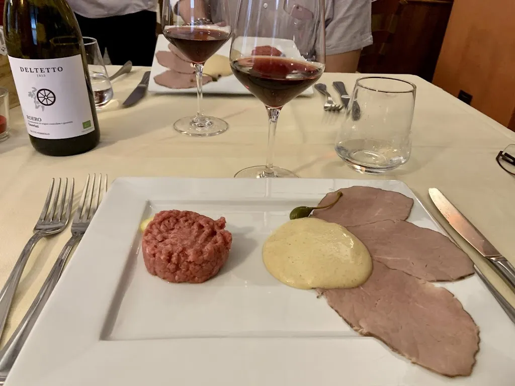 Angela Uibo_Cantina dei Cacciatori_Monteu Roero_review