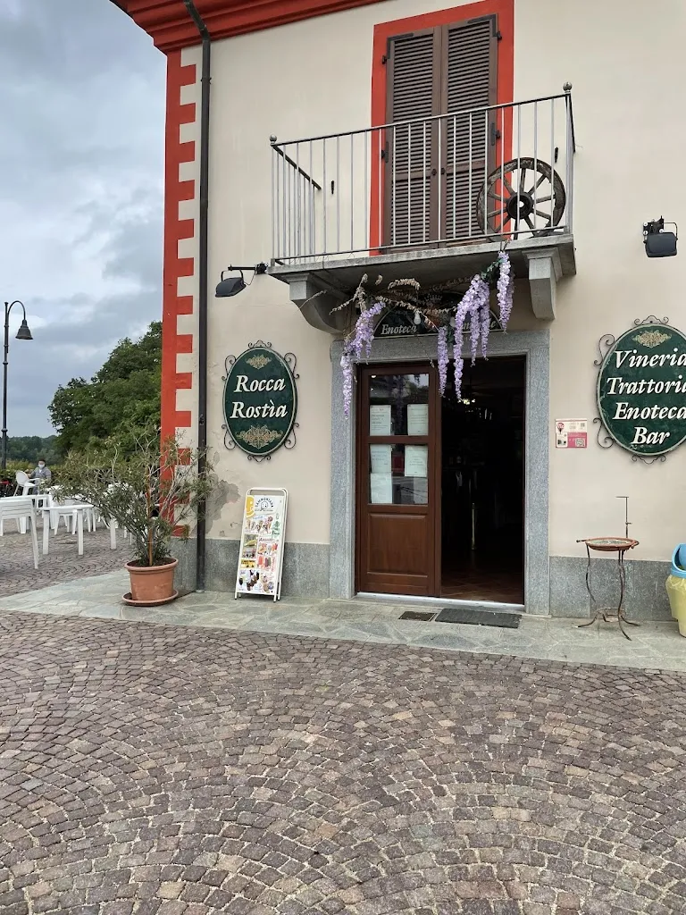 Rocca Rostìa restaurant in Monteu Roero