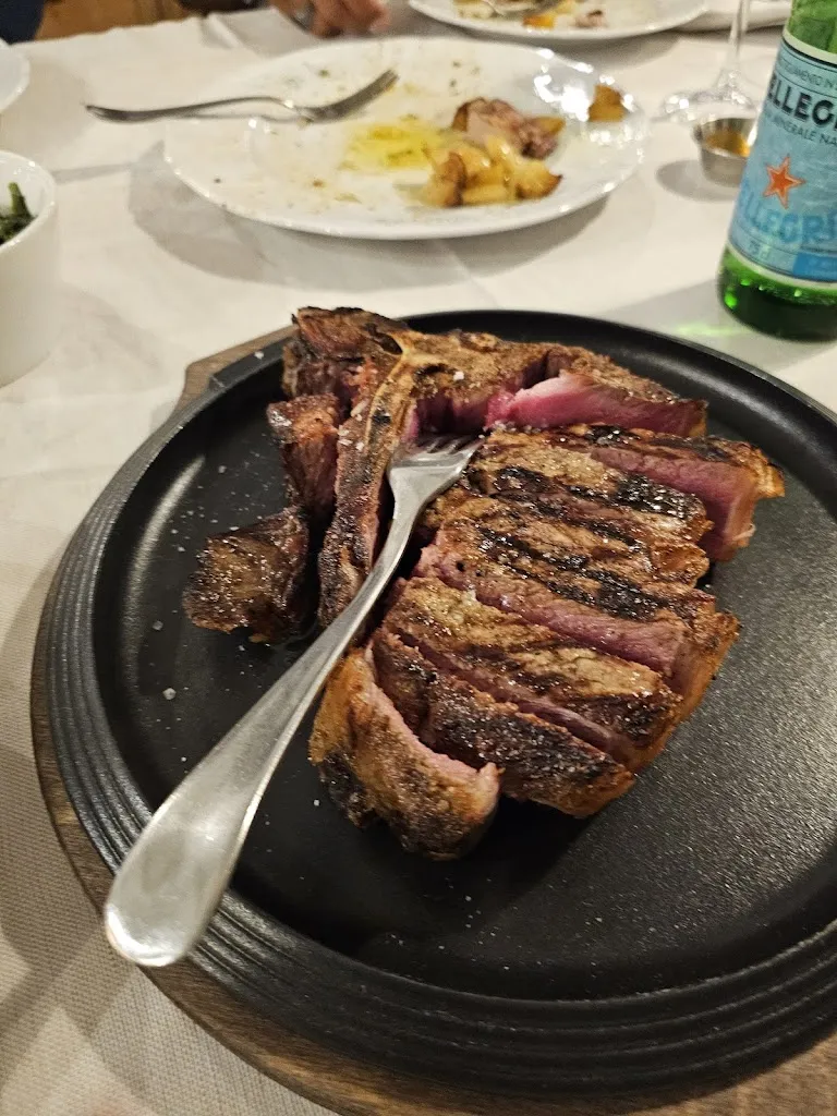 Rocca Rostìa_Monteu Roero_slider_image_3