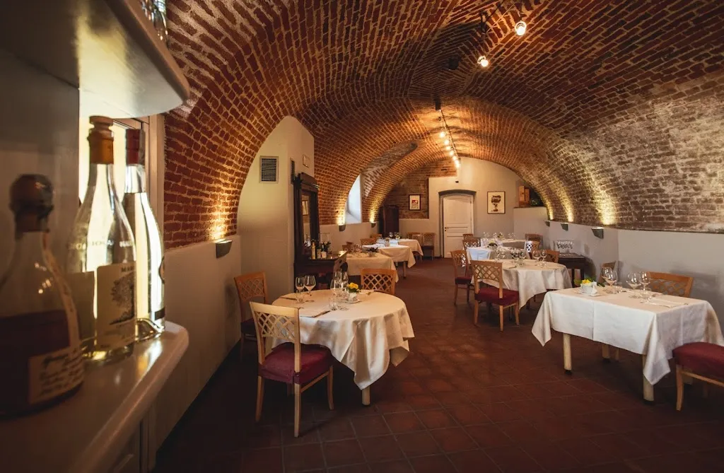 Ristorante Foresteria Conti Roero restaurant in Monticello d'Alba