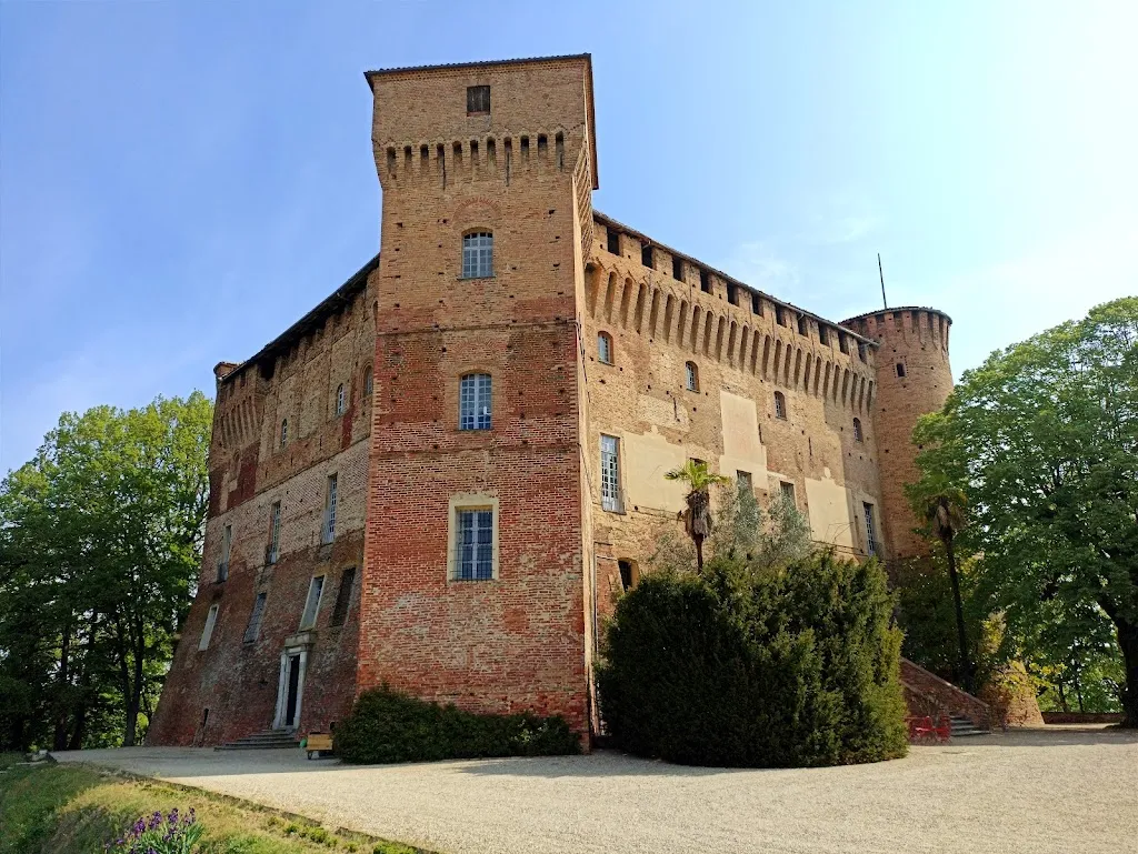 Denise Nava _Castello Roero - Monticello d'Alba_Monticello d'Alba_review