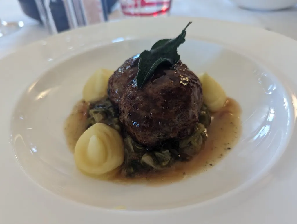 Leigh Clark_Ristorante Castello Santa Vittoria d'Alba_Monticello d'Alba_review