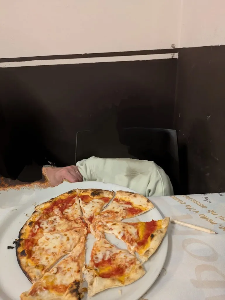 Gijs Sanders_Pizzeria La Collina_Monticello d'Alba_review