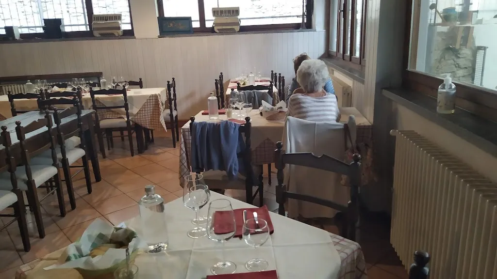 Recreational Club Tapigliano restaurant in Nebbiuno