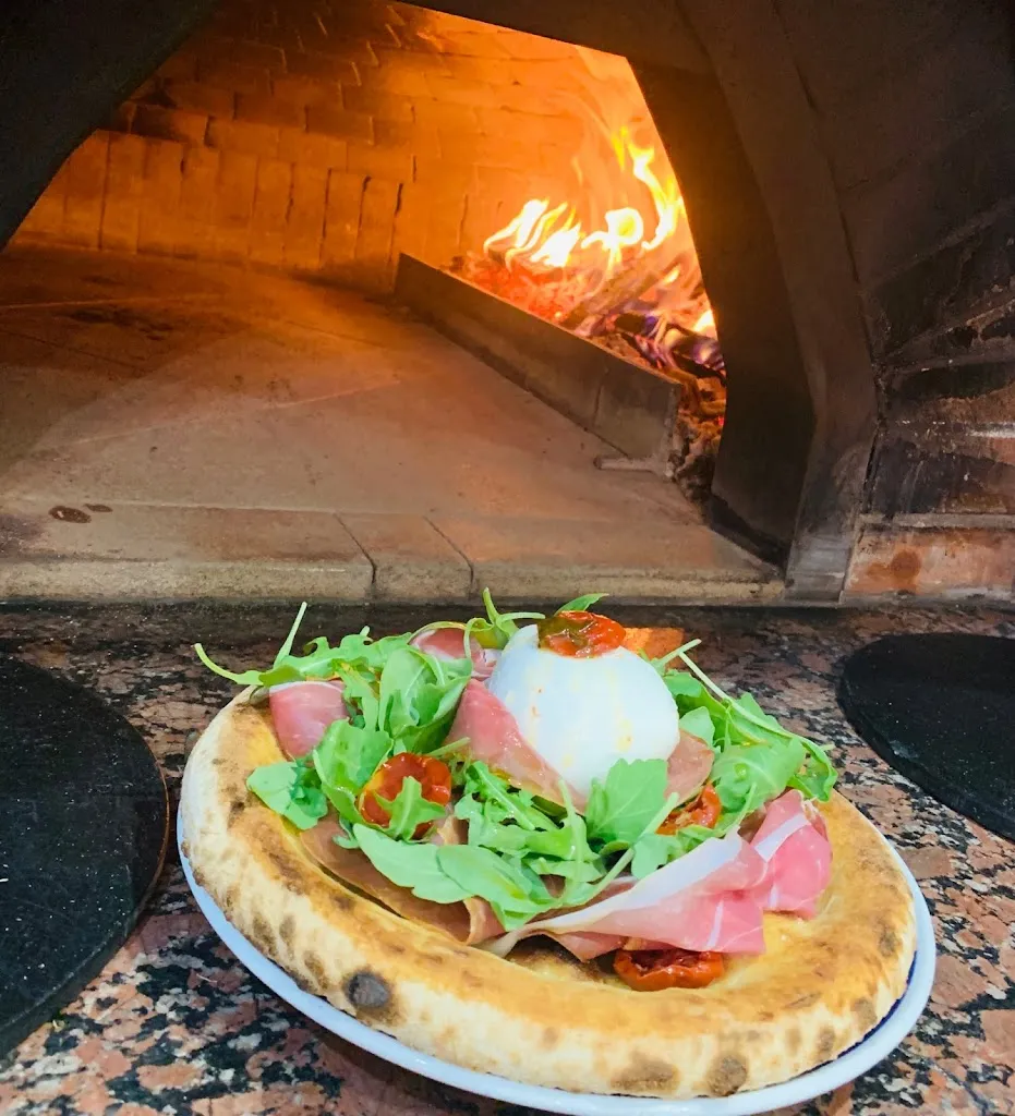 Titina Pizza Pub_Niella Belbo_slider_image_3