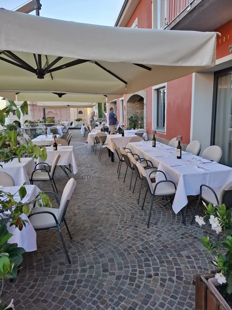 Osteria Le Rocche_Neviglie_slider_image_1