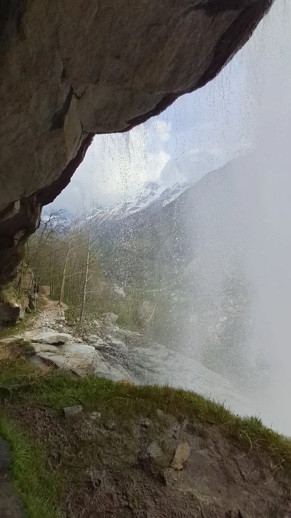 Tiago Ferreira_Cascata di Noasca_Noasca_review