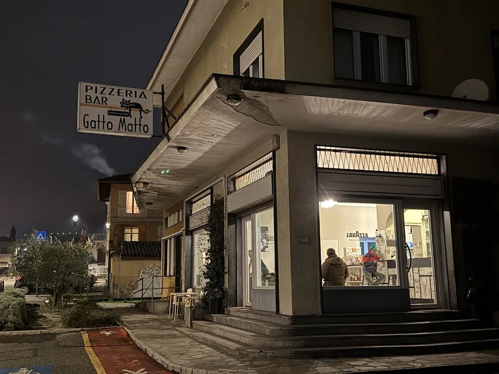 Emiliano Nannucci_Bar Pizzeria Gatto Matto_Occhieppo Superiore_recensione