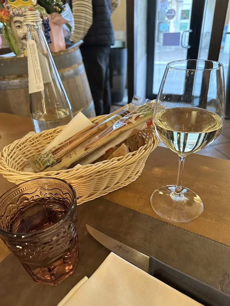 Cathy L_Marechiaro_Oleggio_review