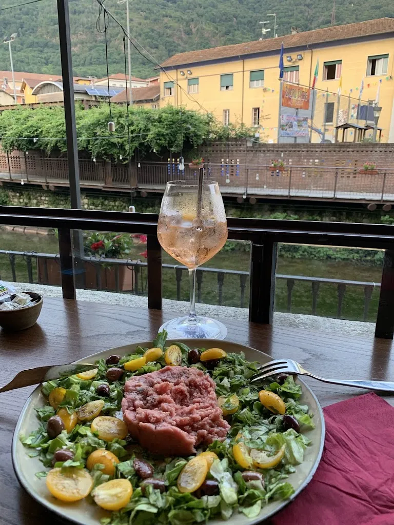 Guénola Nonet_BlackBeard Bar_Omegna_review