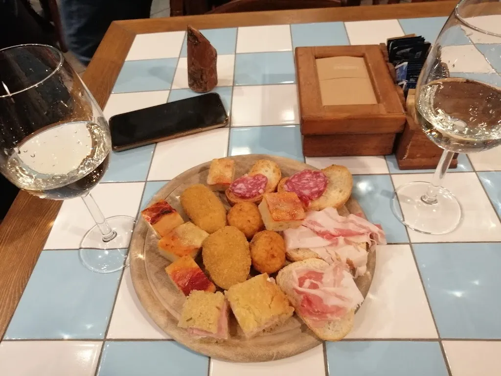 ANITA POLETTI_IQOS PARTNER - ZENTRUM STUBE - Pub Birreria Aperitivi, Oleggio Castello_Oleggio Castello_review