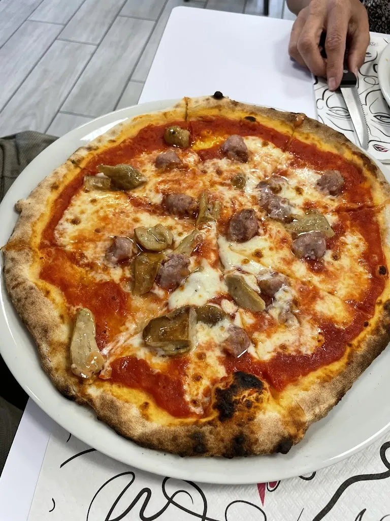 Pizzamania_Oleggio Castello_slider_image_3