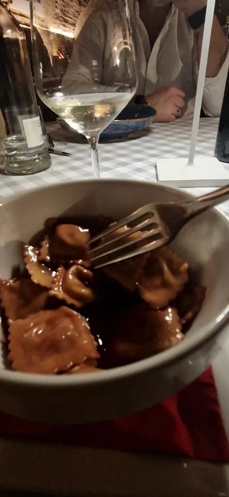 La Signora In Rosso - Osteria Vineria_Nizza Monferrato_slider_image_2